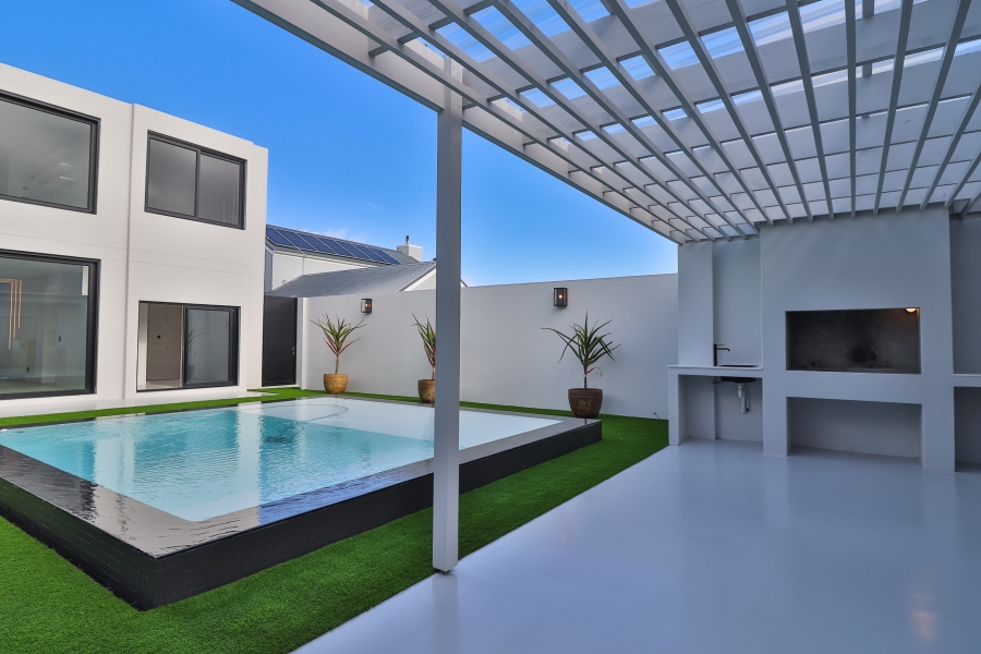 6 Bedroom Property for Sale in Yzerfontein Western Cape